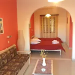 Pansion Zaharoula 3* Fira (Santorini)