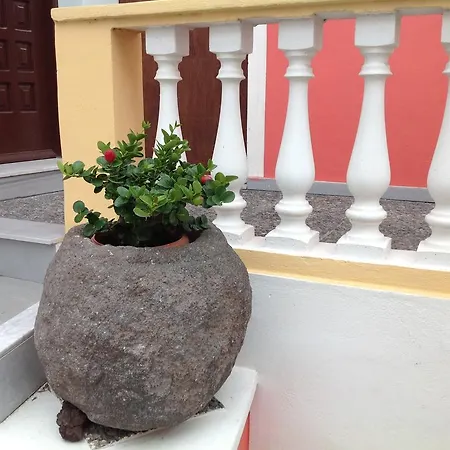 Pansion Zaharoula סנטוריני