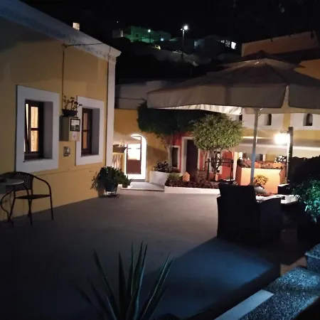 Pansion Zaharoula בית הארחה סנטוריני