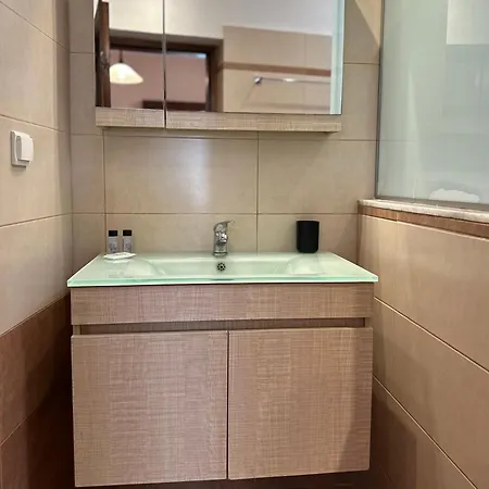 Pansion Zaharoula بيت ضيافة ثيرا