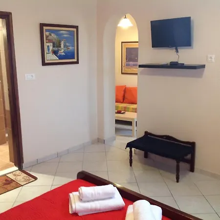 Pansion Zaharoula בית הארחה