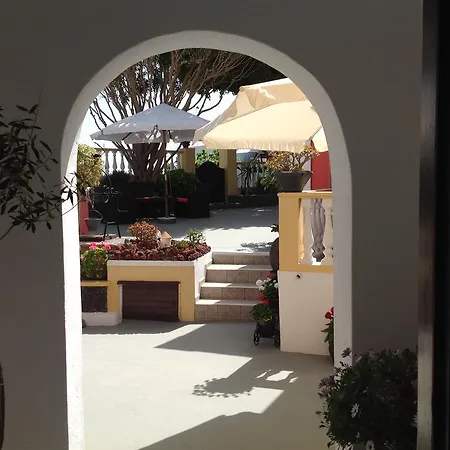 Pansion Zaharoula בית הארחה